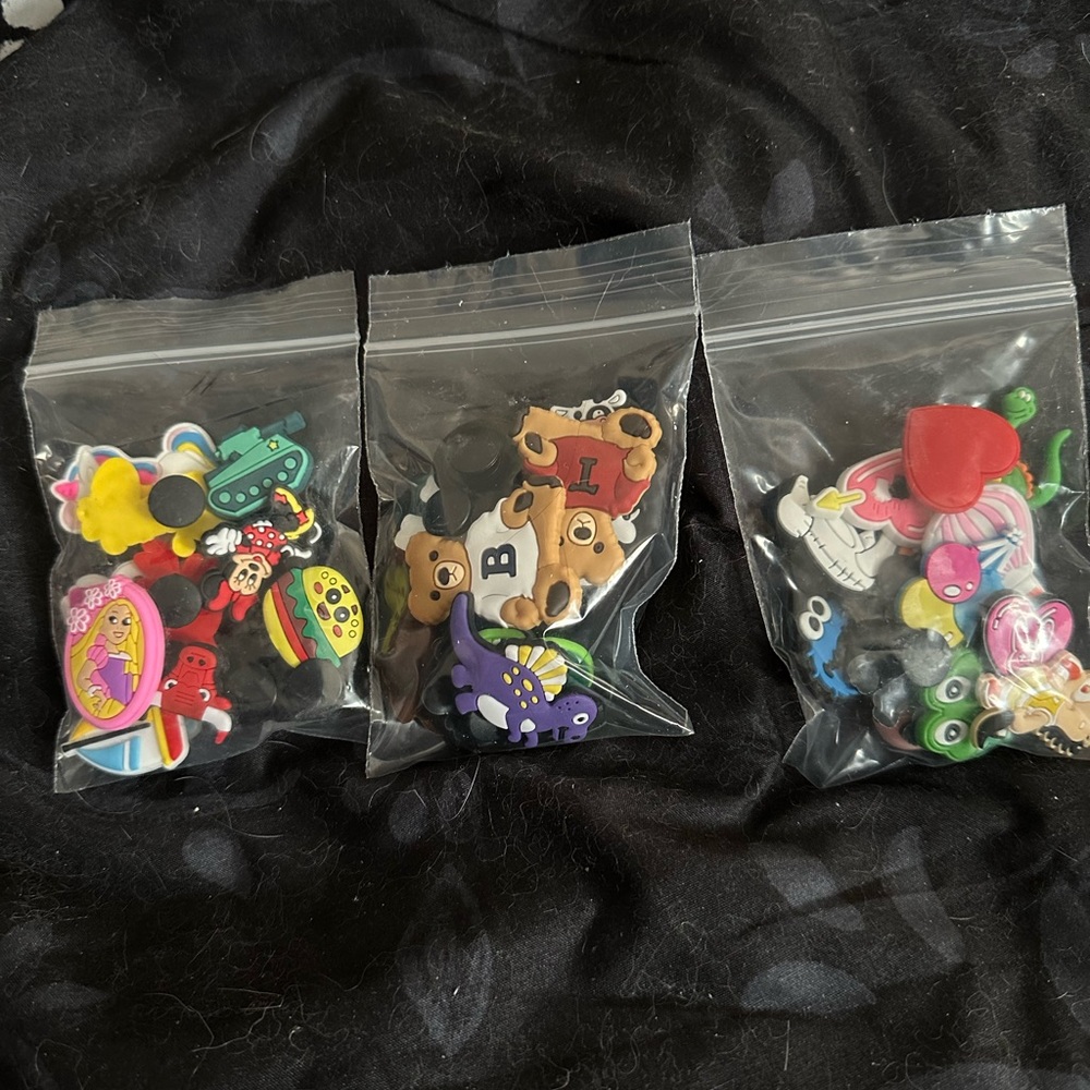 1 bag containing 15 Random Jibbitz